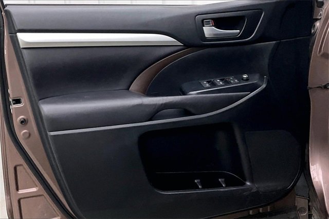 Used 2017 Toyota Highlander XLE image 21