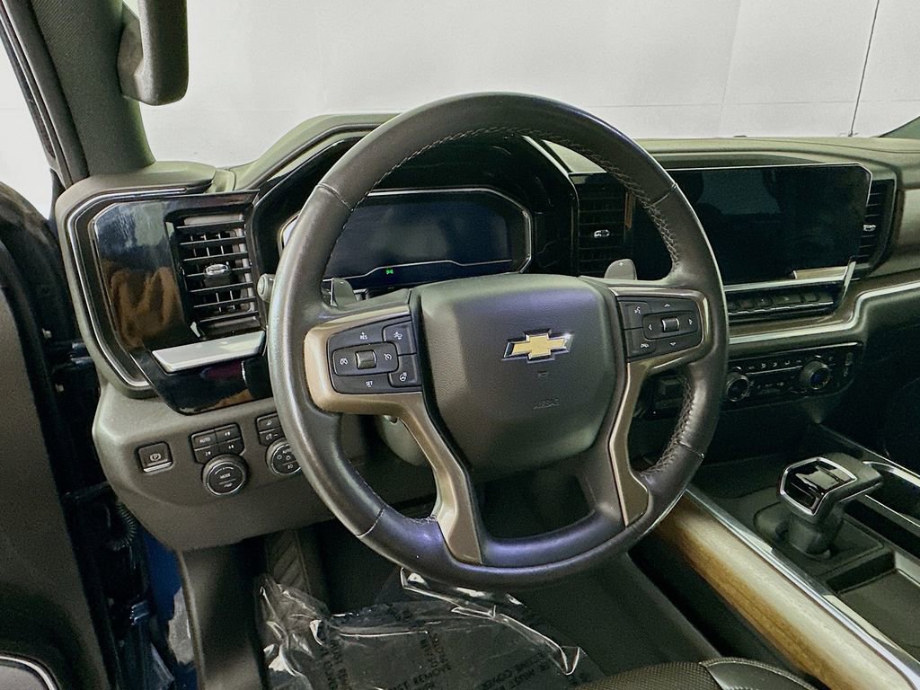 Used 2022 Chevrolet Silverado 1500 High Country w/ High Country Premium Package image 17