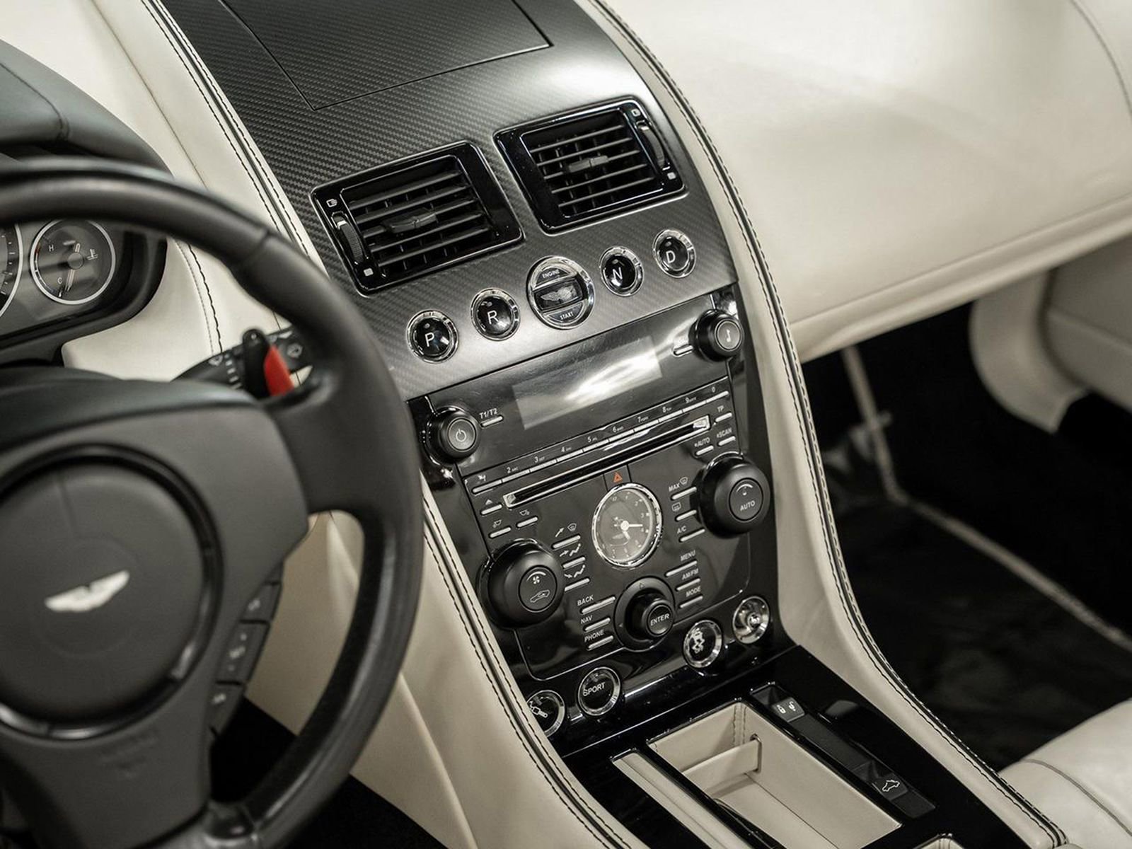 Used 2015 Aston Martin DB9 Volante image 46