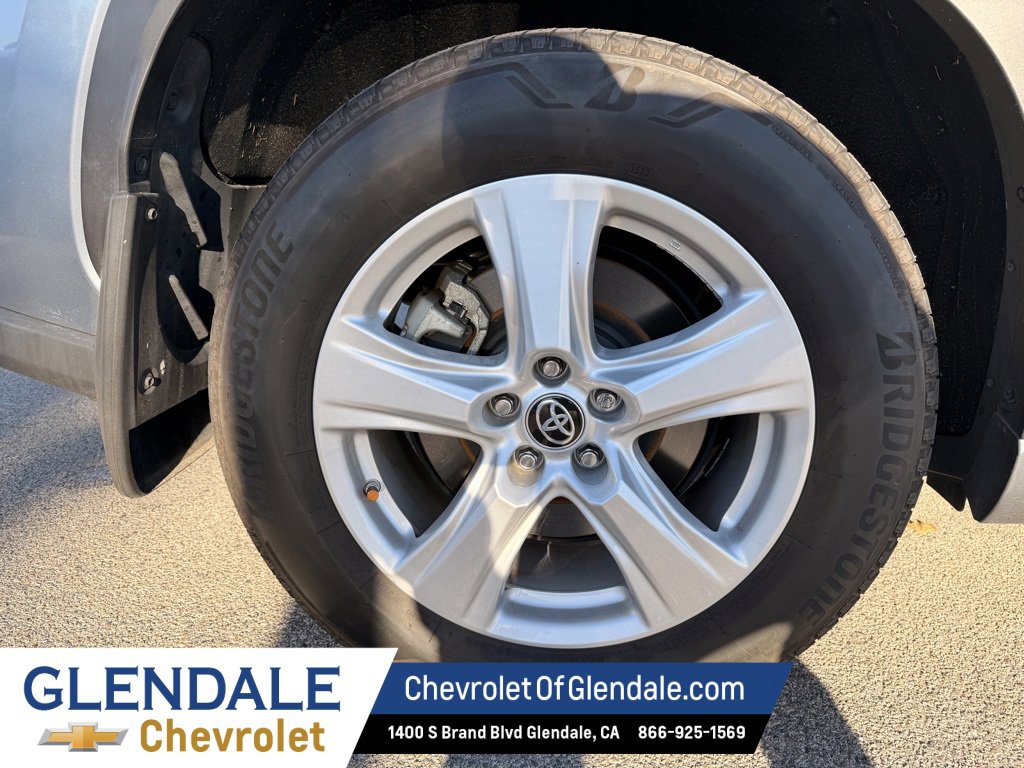 Used 2023 Toyota Highlander L image 23