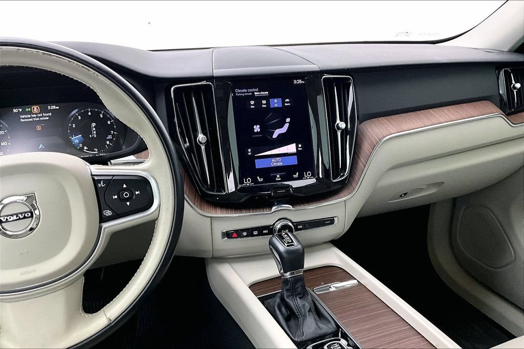 Used 2021 Volvo XC60 T5 Momentum w/ Protection Package Premier AWD/4WD image 5