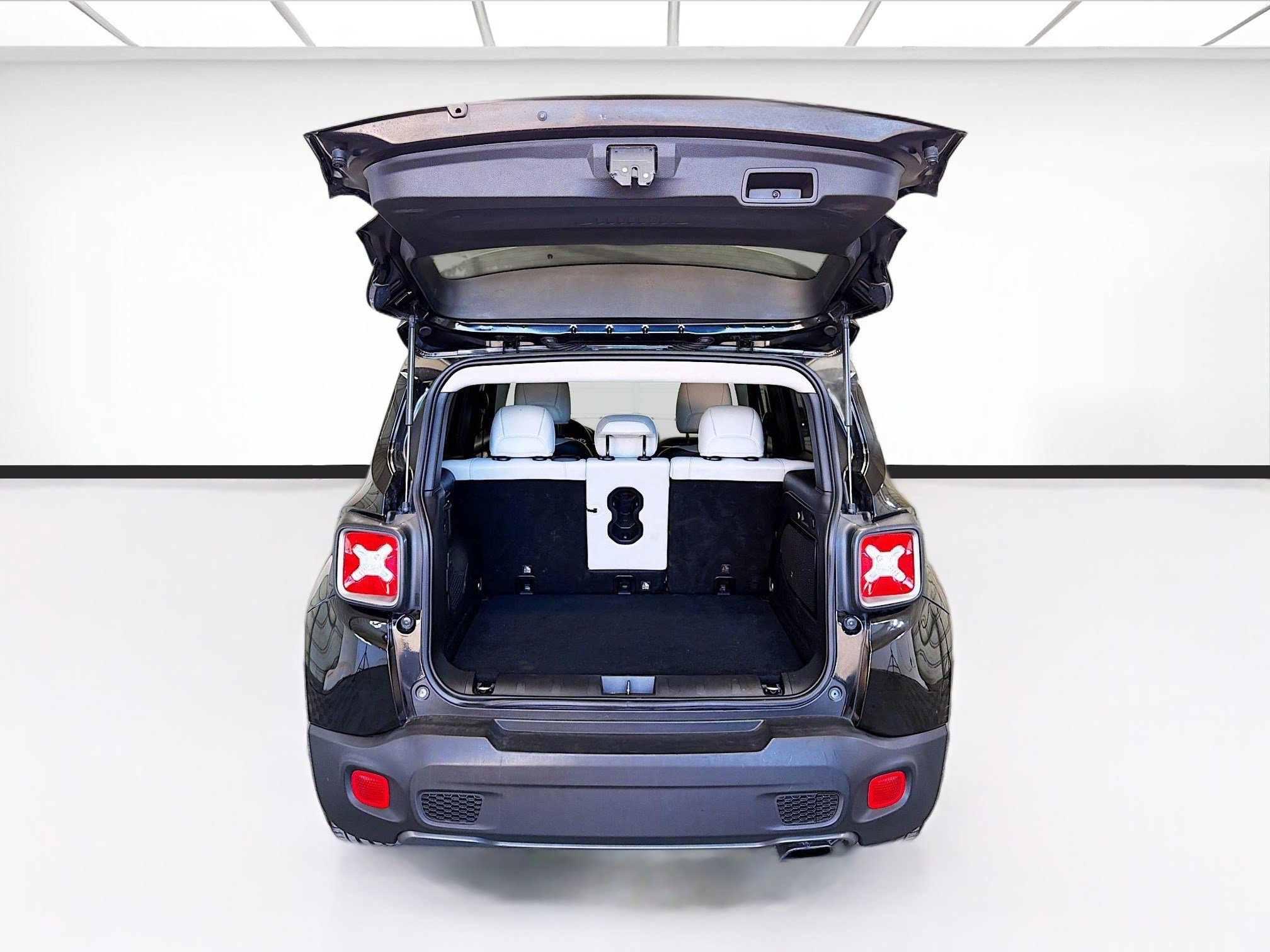 Used 2019 Jeep Renegade Limited w/ UConnect 8.4 Nav Group image 17