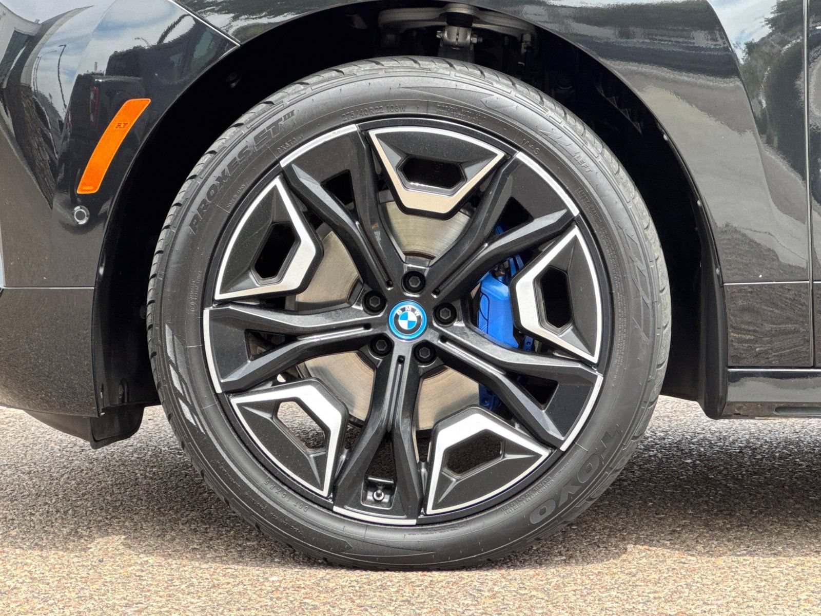 Used 2024 BMW iX xDrive50 w/ Premium Package AWD/4WD image 40