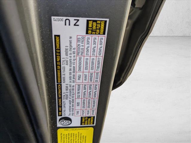 Used 2023 Toyota Crown Limited image 14