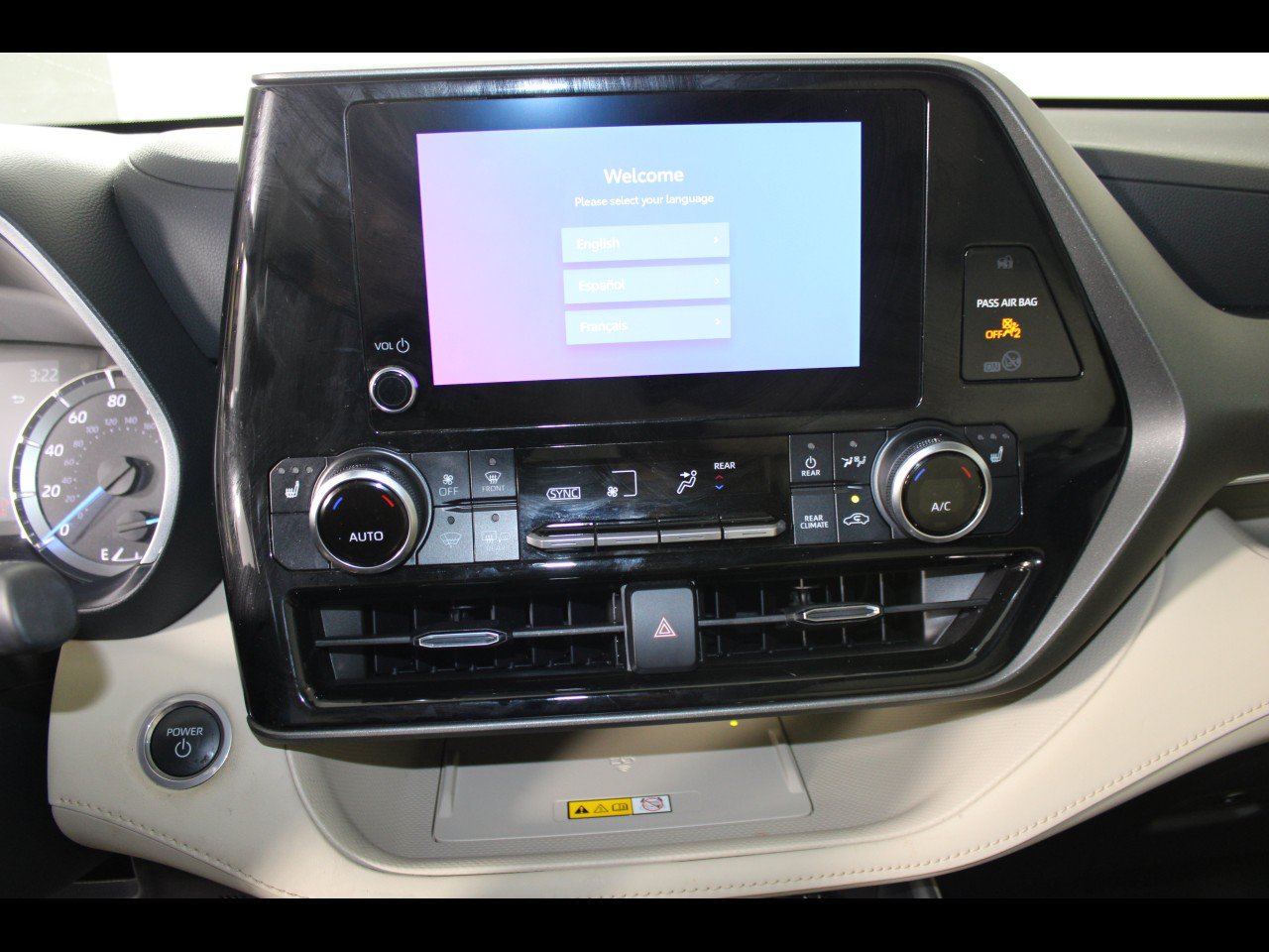 Used 2024 Toyota Highlander XLE FWD image 22