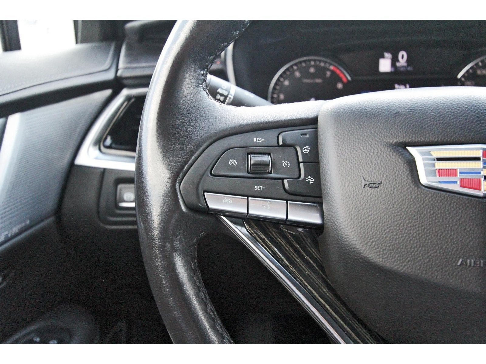 Used 2023 Cadillac XT6 Premium Luxury FWD image 23
