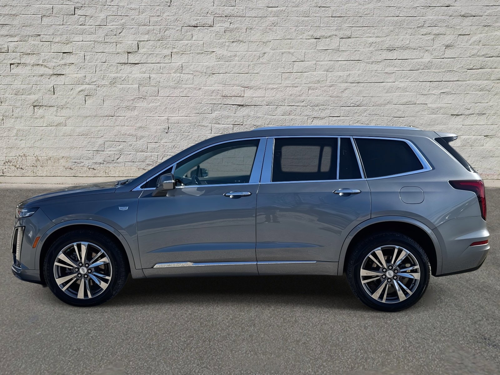 Used 2021 Cadillac XT6 Premium Luxury image 2