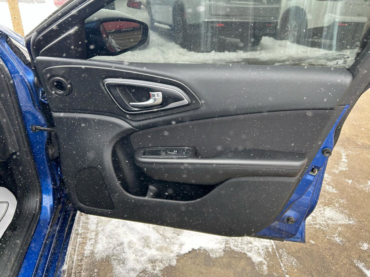 Used 2015 Chrysler 200 Limited w/ Convenience Group image 15