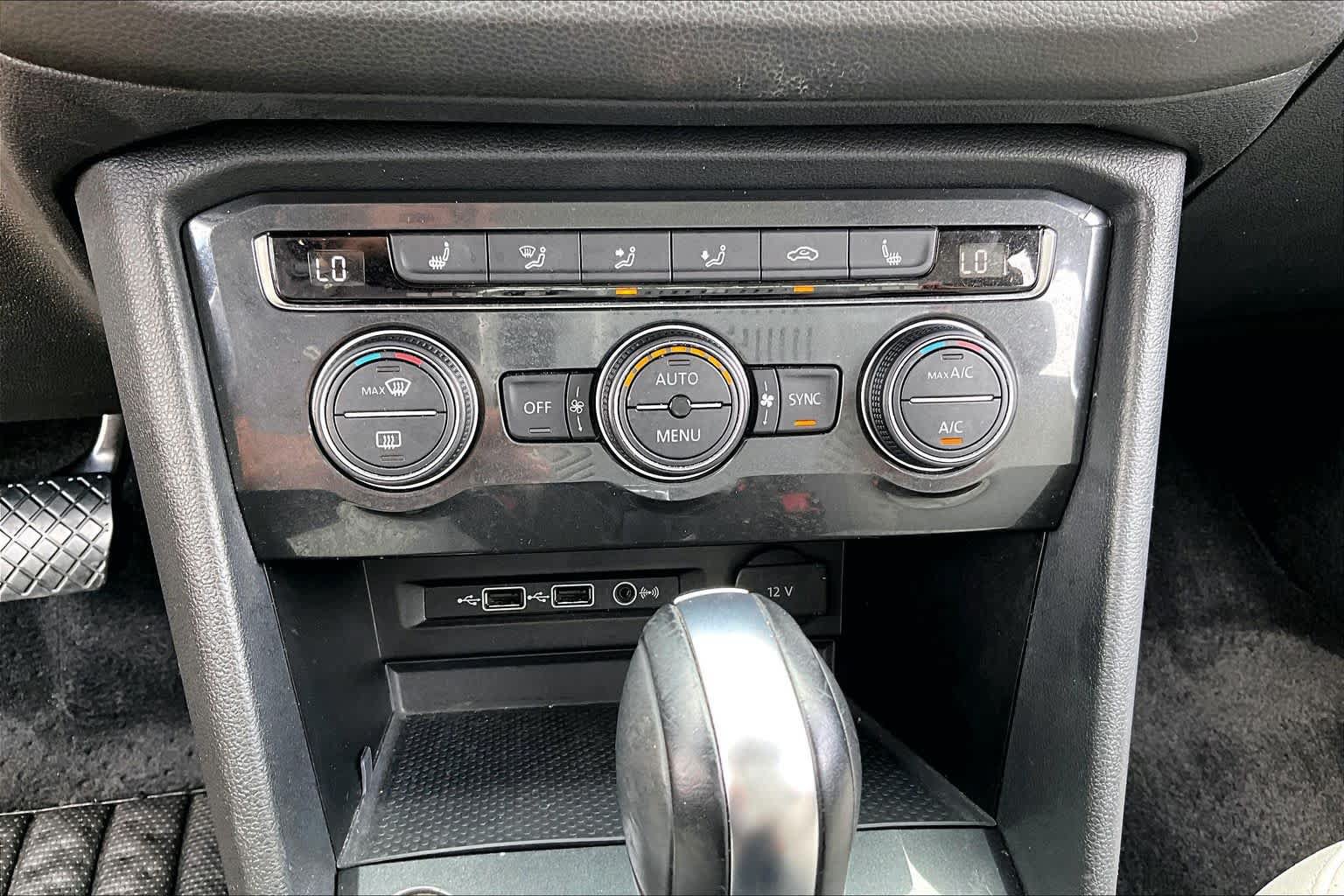 Used 2019 Volkswagen Tiguan SE w/ Panoramic Sunroof Package FWD image 32
