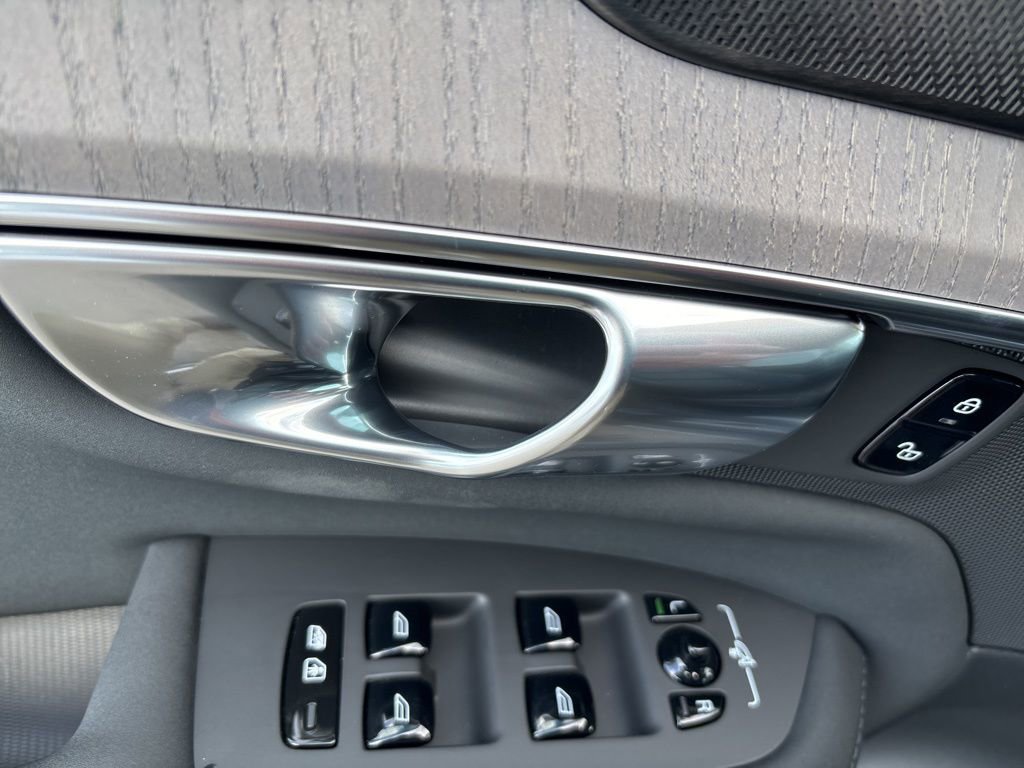New 2026 Volvo XC90 T8 Ultra w/ Protection Package Premier image 18