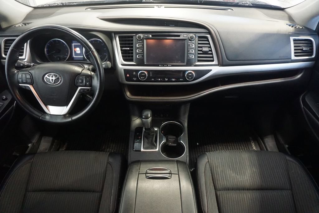Used 2018 Toyota Highlander Plus AWD/4WD image 24