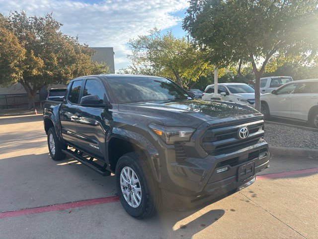 Used 2025 Toyota Tacoma SR5 w/ SR5 Upgrade Package AWD/4WD image 3