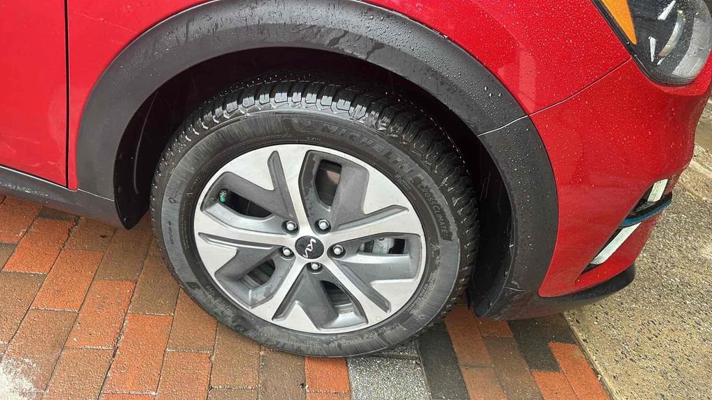 Used 2022 Kia Niro EX Premium w/ Cold Weather Package image 11