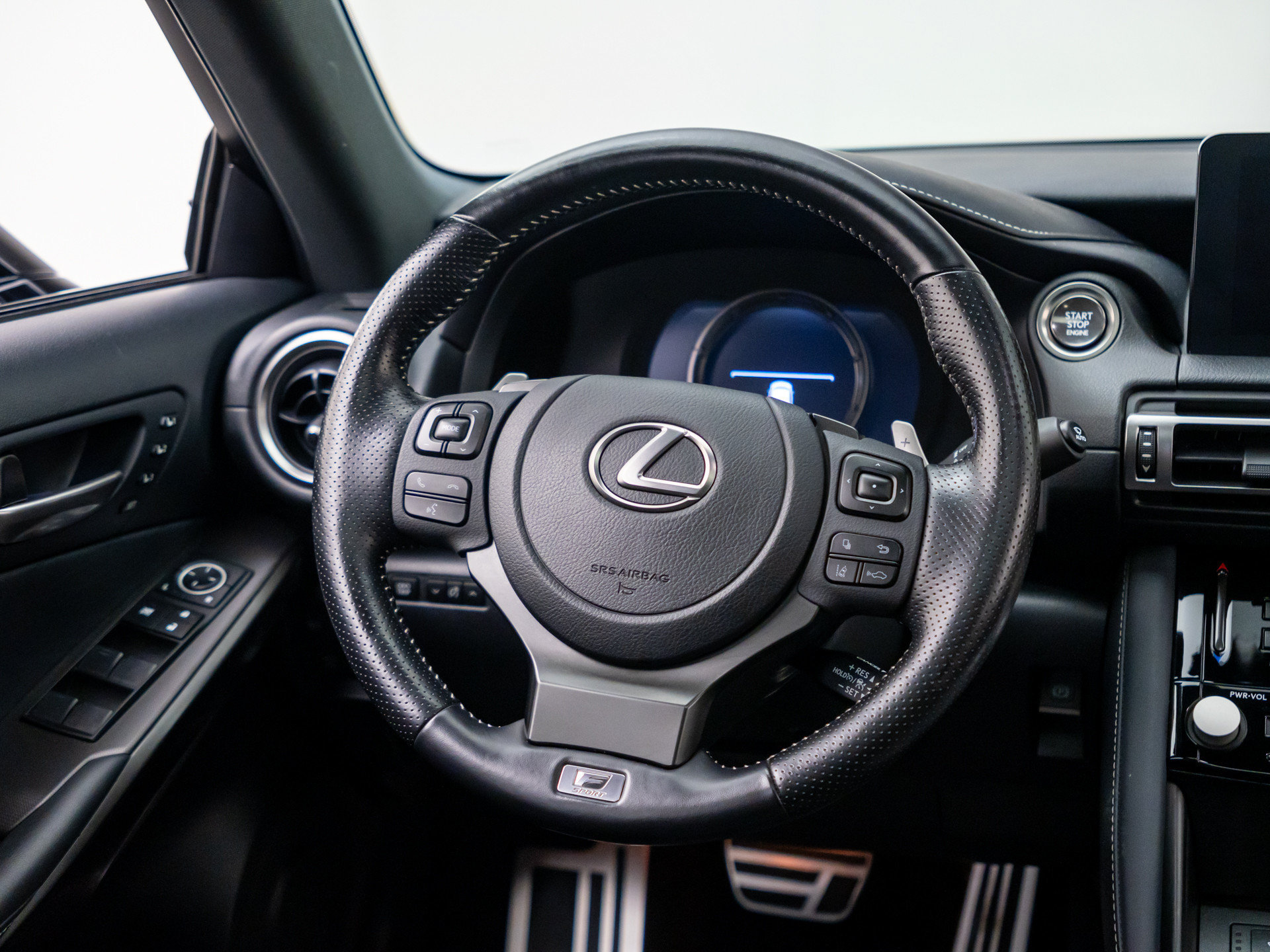 Used 2022 Lexus IS 500 RWD image 10