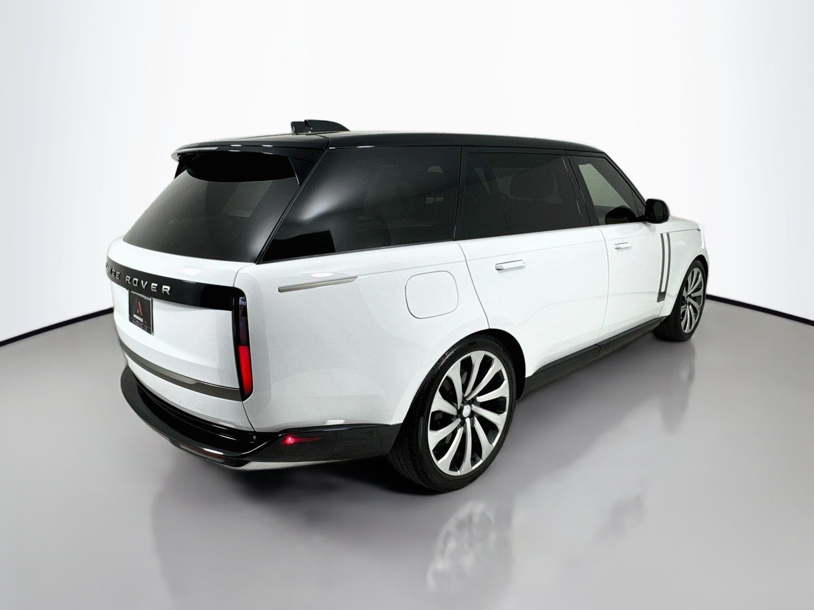 Used 2025 Land Rover Range Rover Long Wheelbase Autobiography AWD/4WD image 7