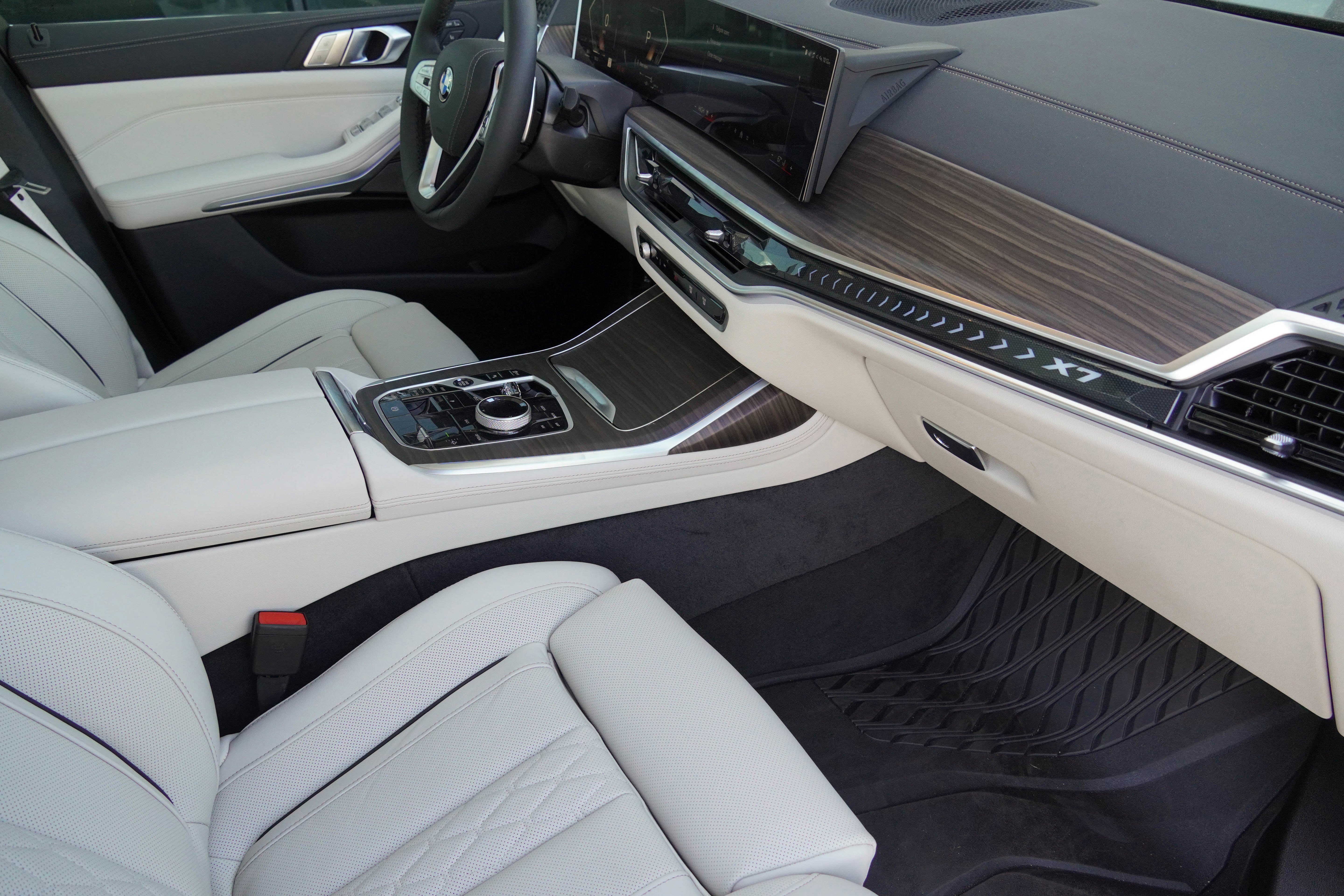 Used 2026 BMW X7 xDrive40i w/ Executive Package image 10