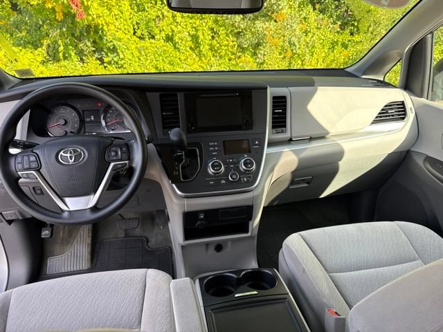 Used 2015 Toyota Sienna LE FWD image 12