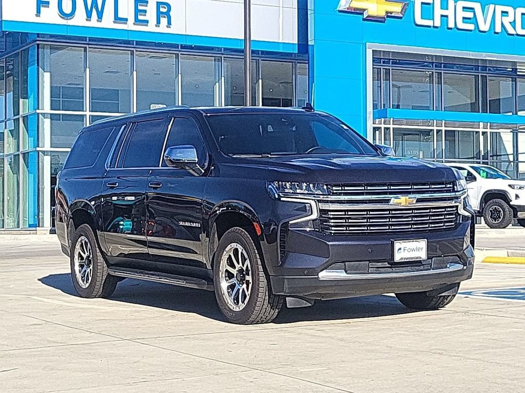 Used 2023 Chevrolet Suburban Premier AWD/4WD image 2