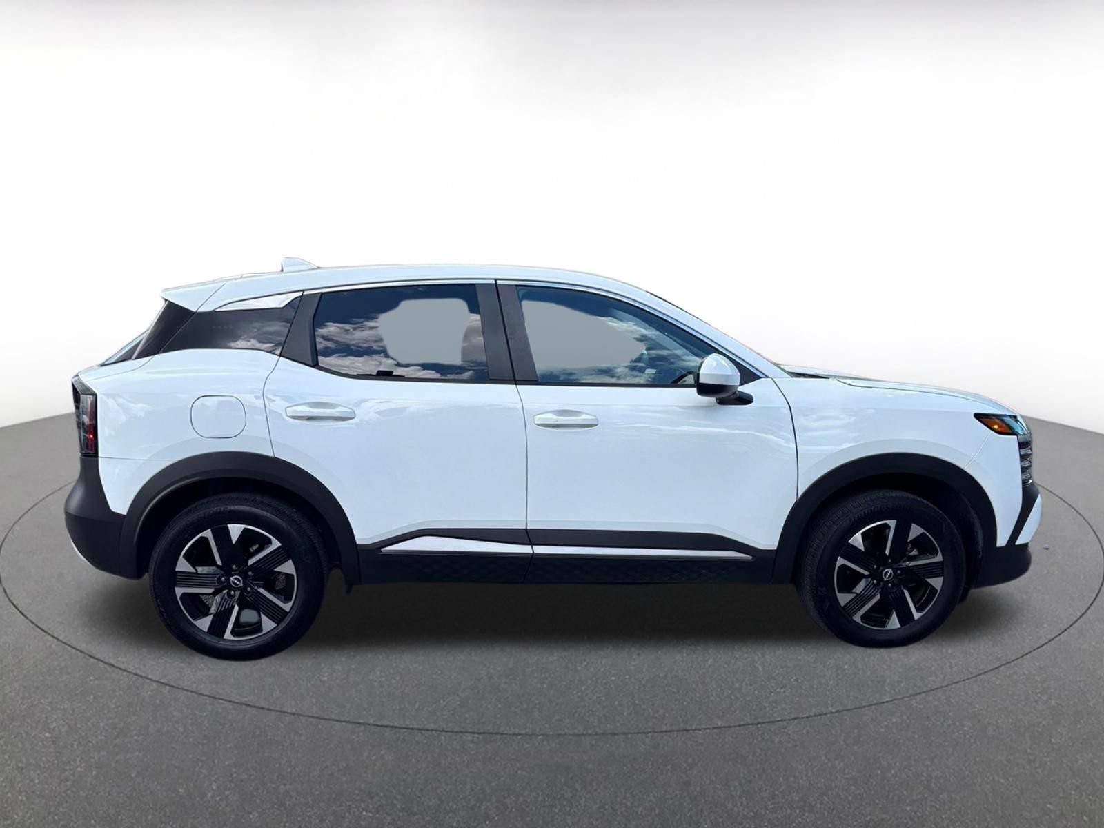 Used 2025 Nissan Kicks SV AWD/4WD image 15
