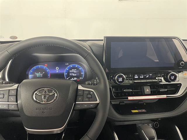 New 2026 Toyota Highlander Limited AWD/4WD image 16
