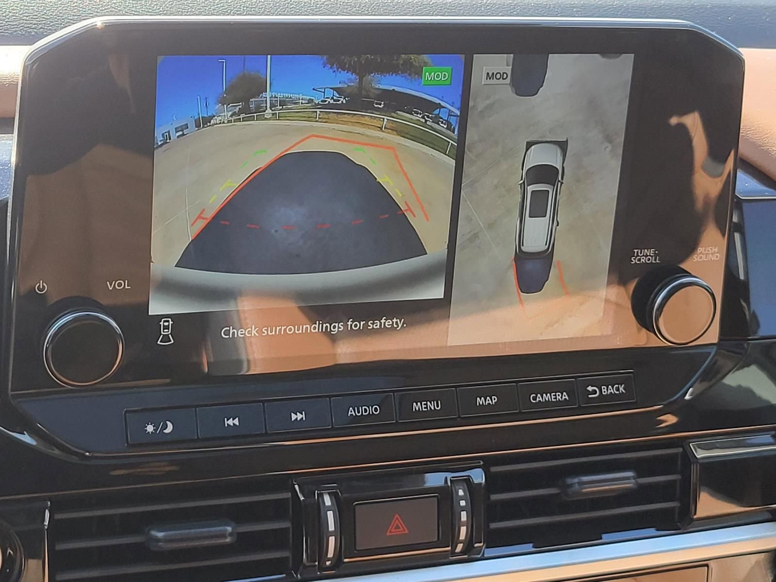 Used 2024 Nissan Pathfinder Platinum w/ Cargo Package image 30