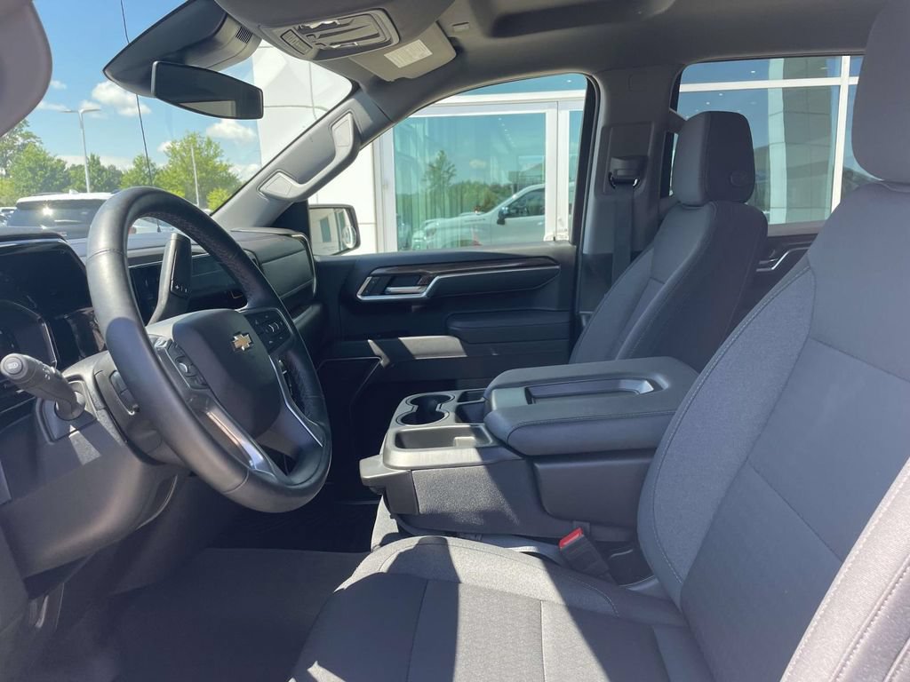 Used 2025 Chevrolet Silverado 1500 LT RWD image 14