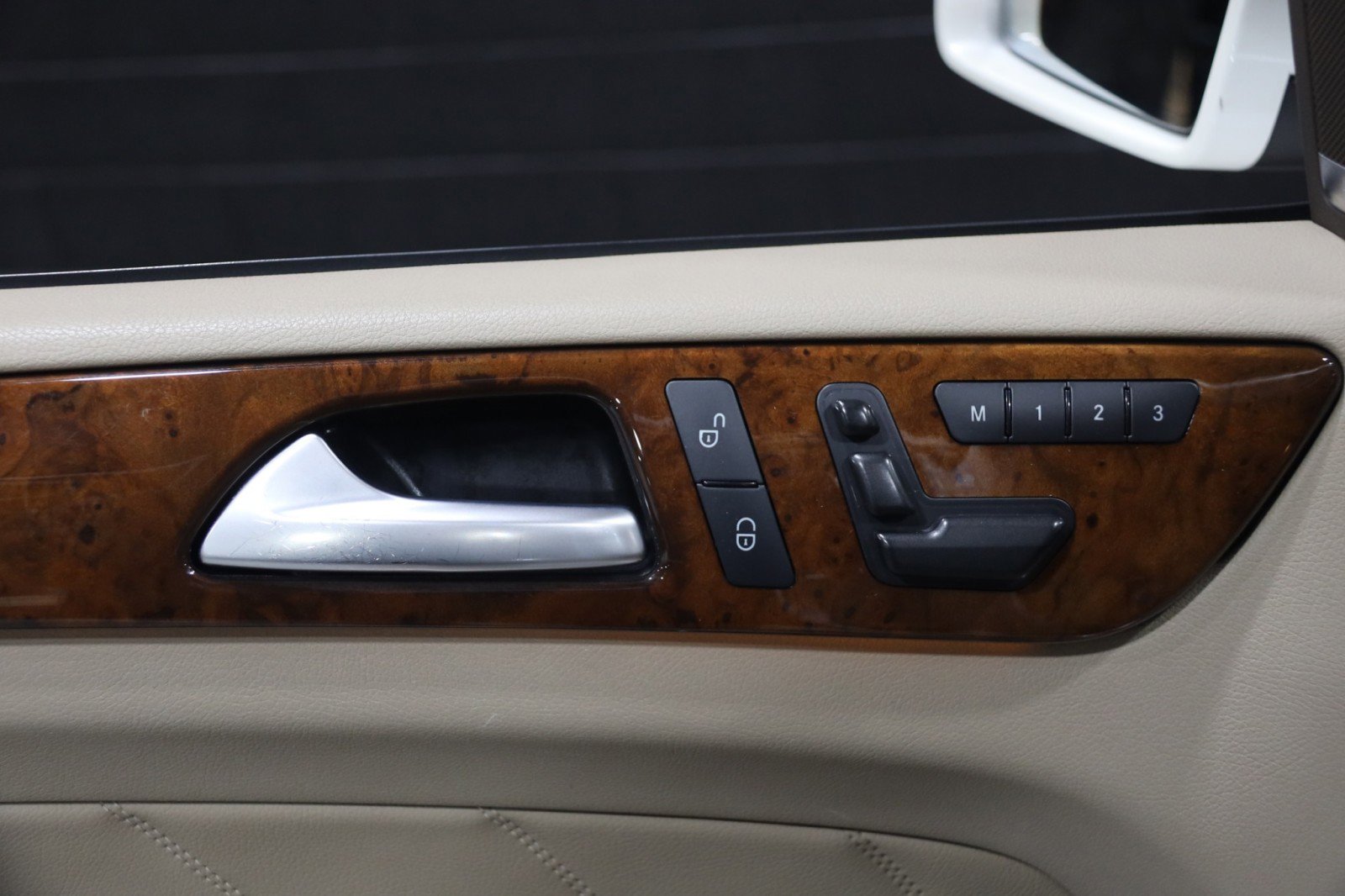 Used 2013 Mercedes-Benz GL 550 4MATIC AMG Sport 4dr Suv image 63