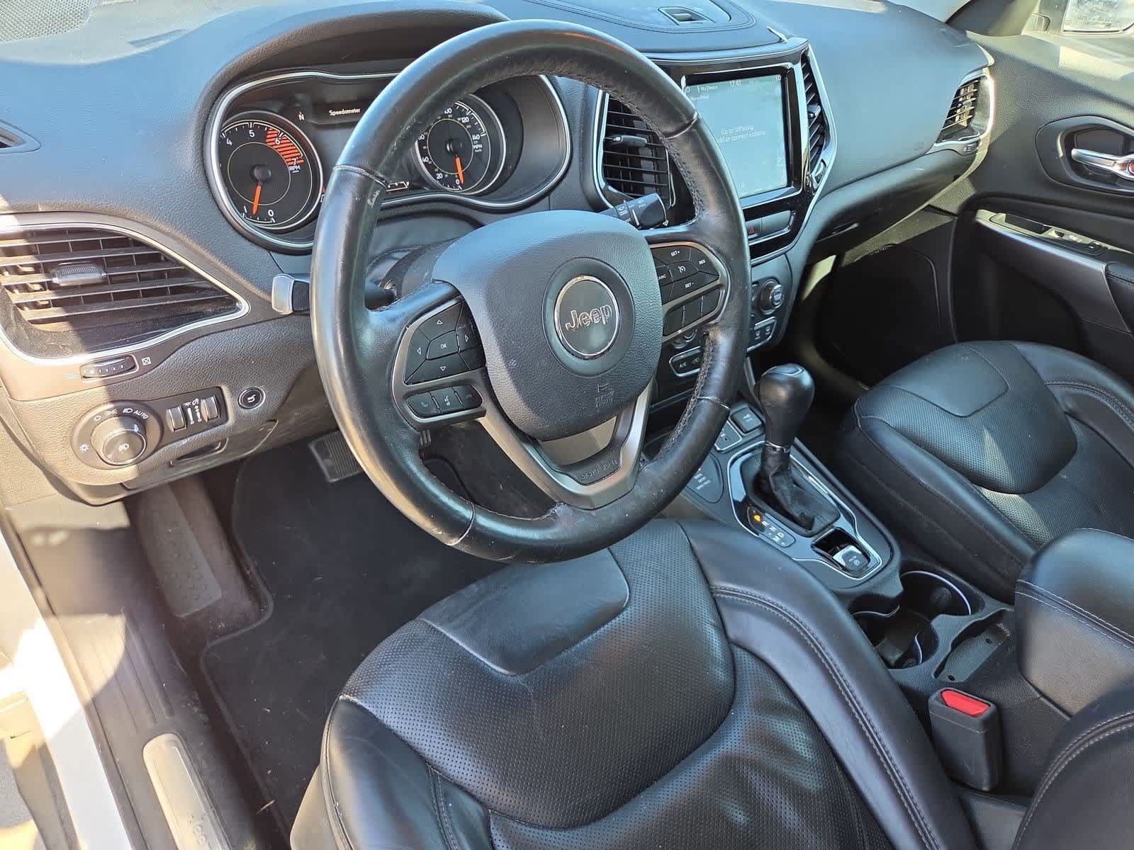 Used 2019 Jeep Cherokee Limited AWD/4WD image 2