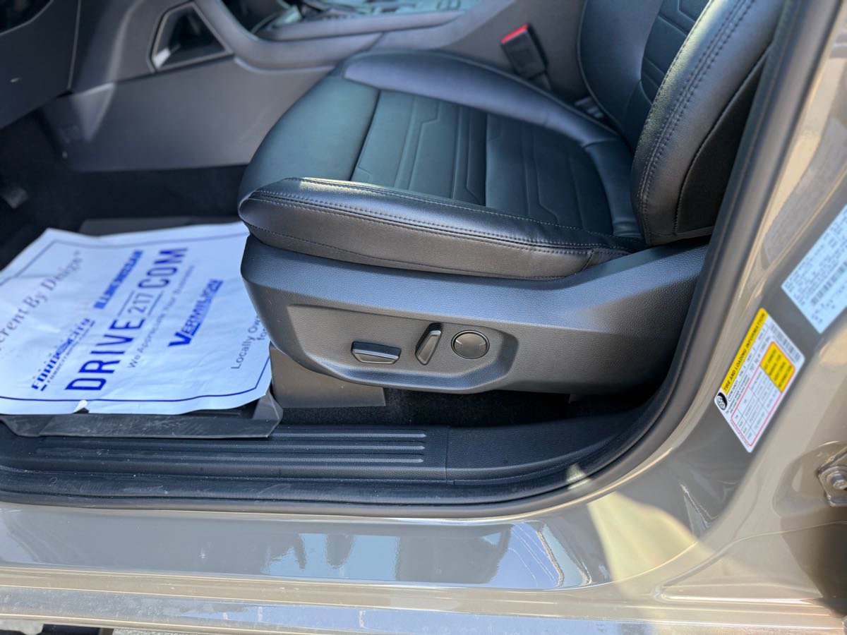 New 2025 Ford Ranger Lariat w/ Black Appearance Package image 28