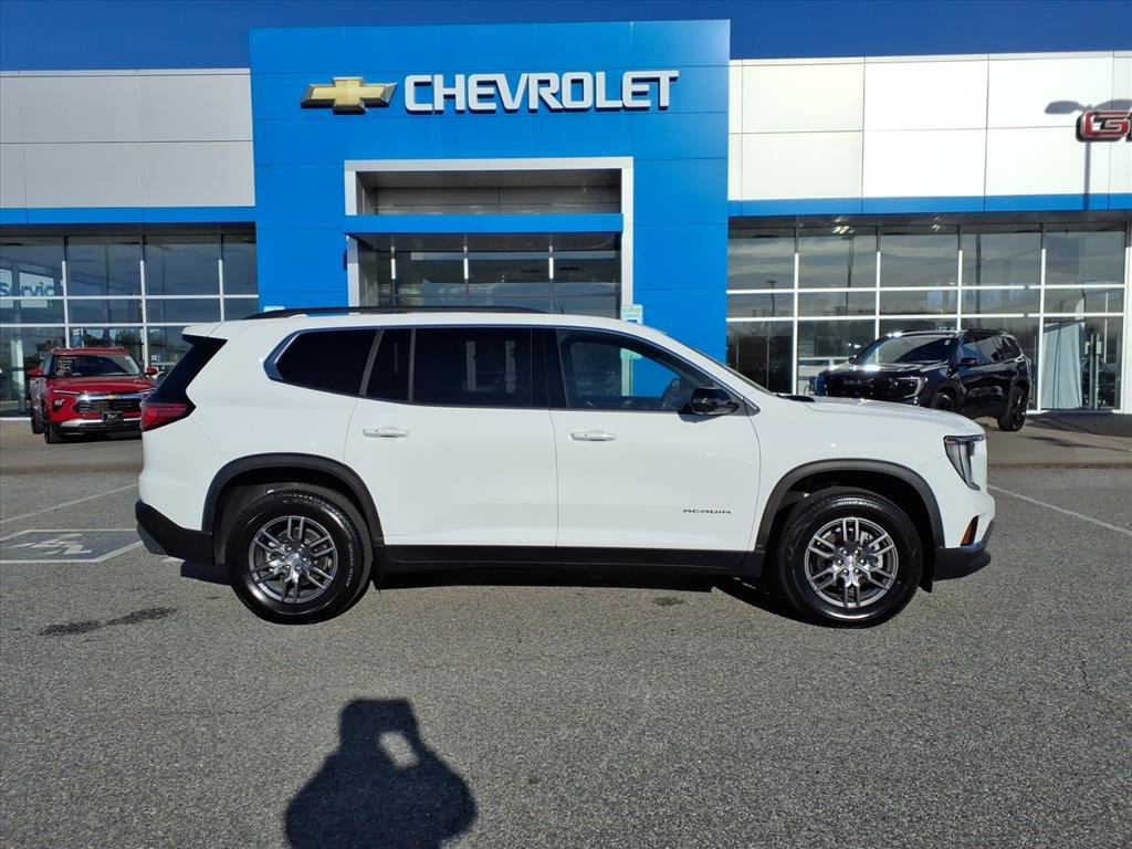 Used 2025 GMC Acadia Elevation image 2