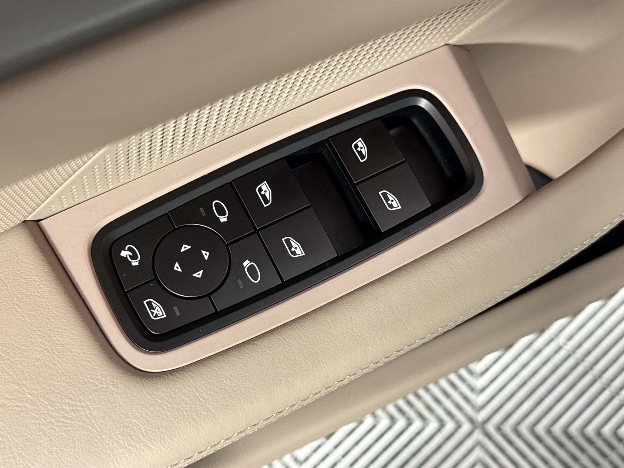 New 2026 Porsche Taycan image 13