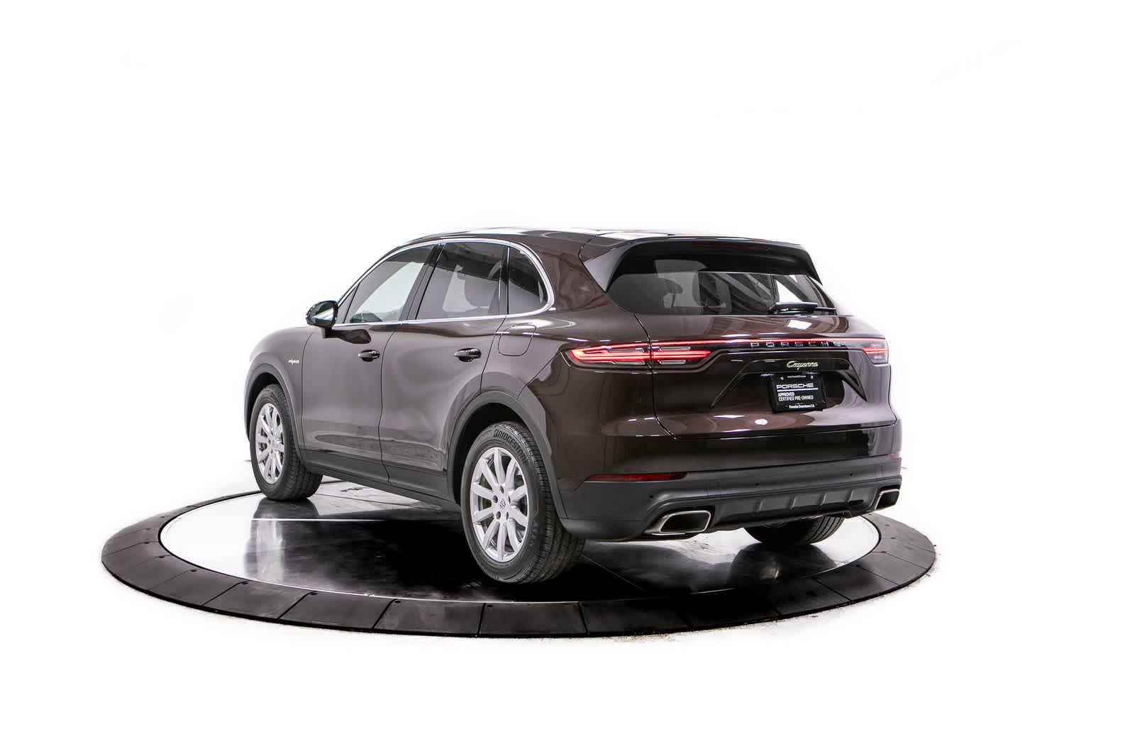 Certified 2023 Porsche Cayenne AWD/4WD image 3