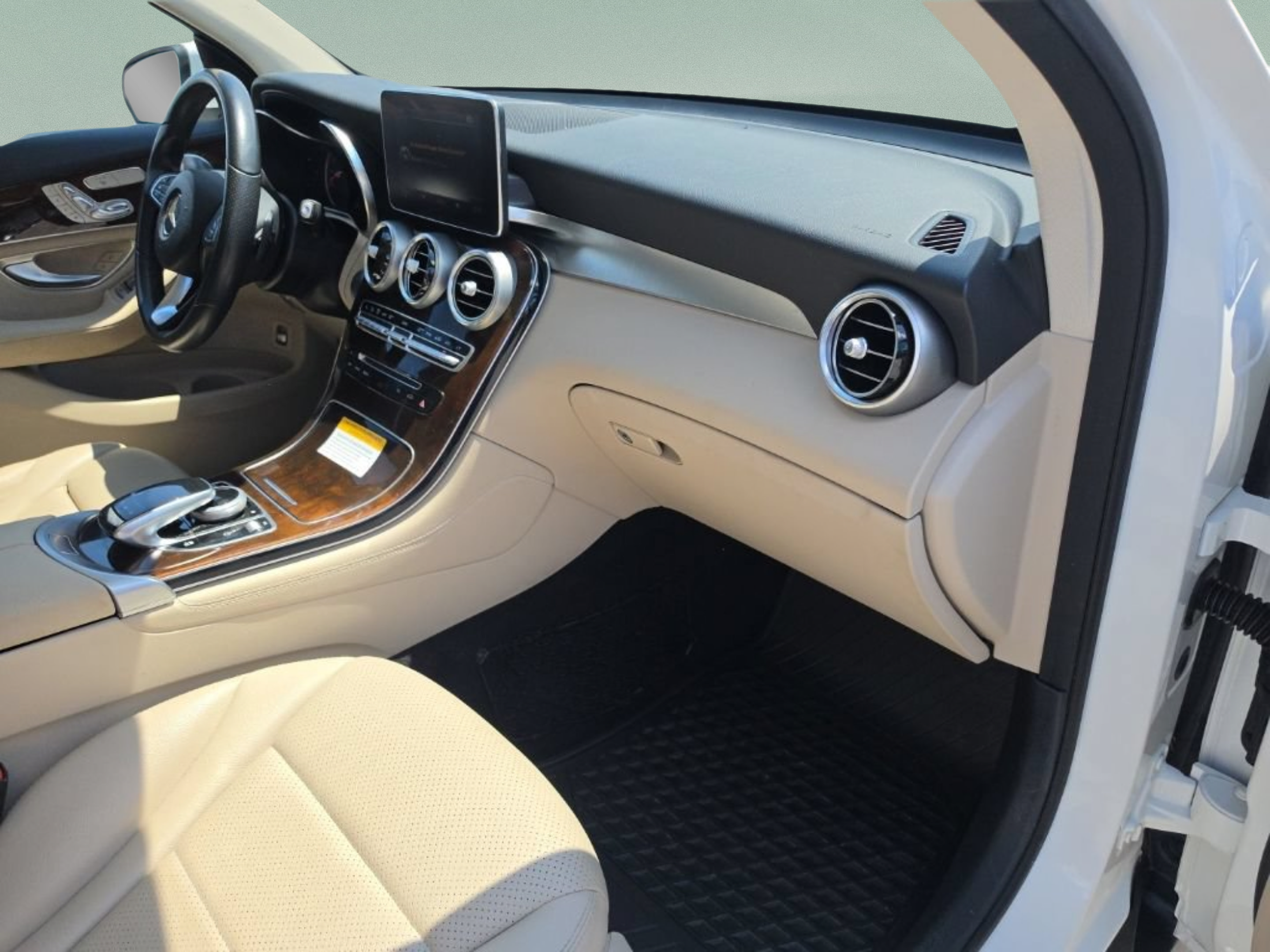 Used 2017 Mercedes-Benz GLC 300 image 27