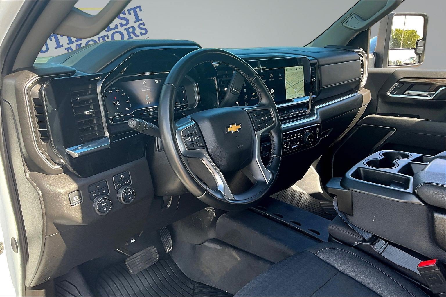 Used 2025 Chevrolet Silverado 2500 LT AWD/4WD image 19