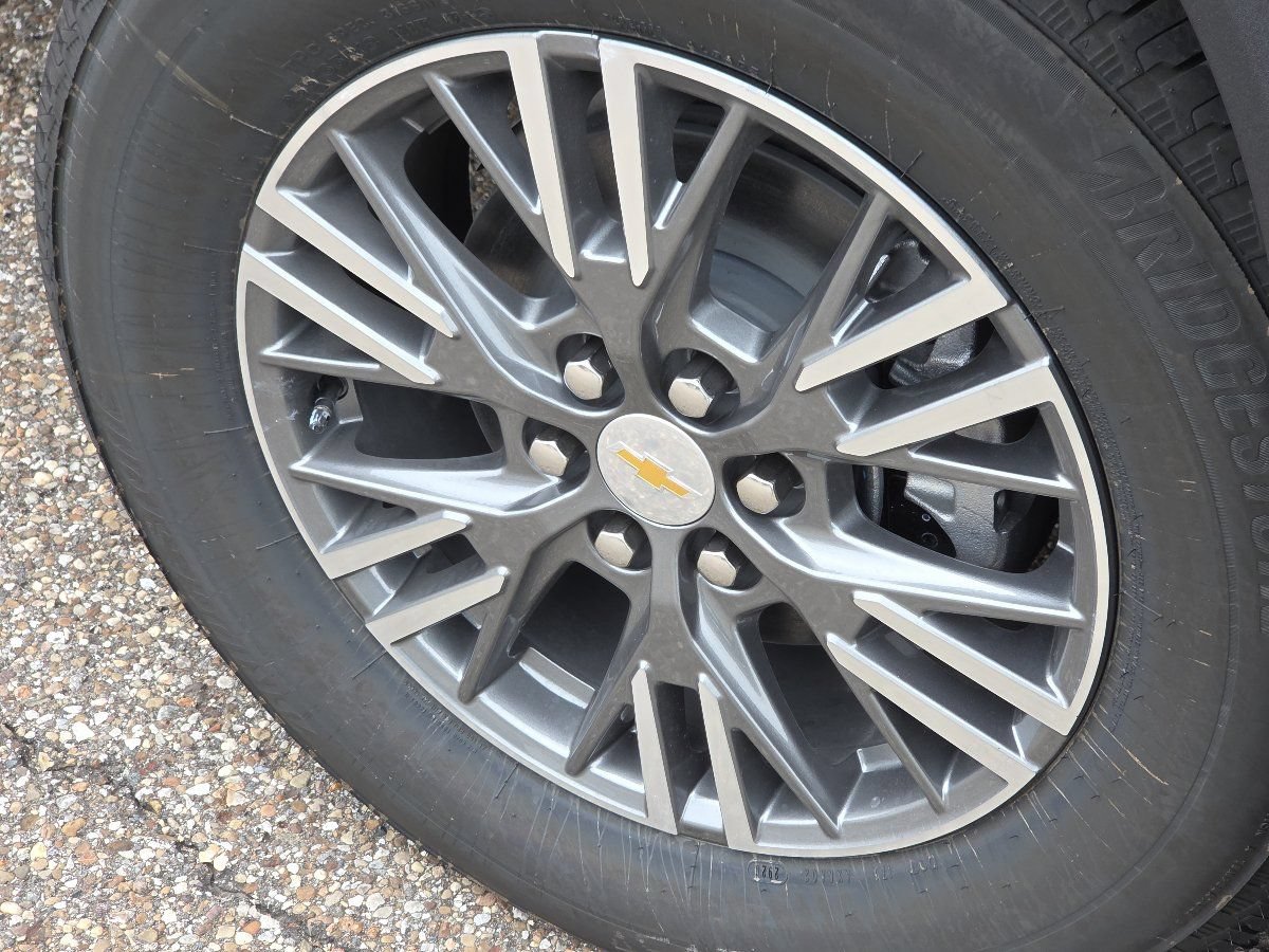 New 2027 Chevrolet Traverse LT FWD image 14