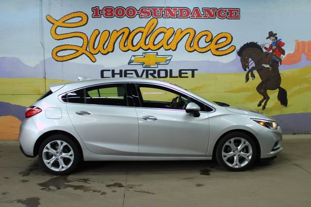 Used 2018 Chevrolet Cruze Premier FWD image 1