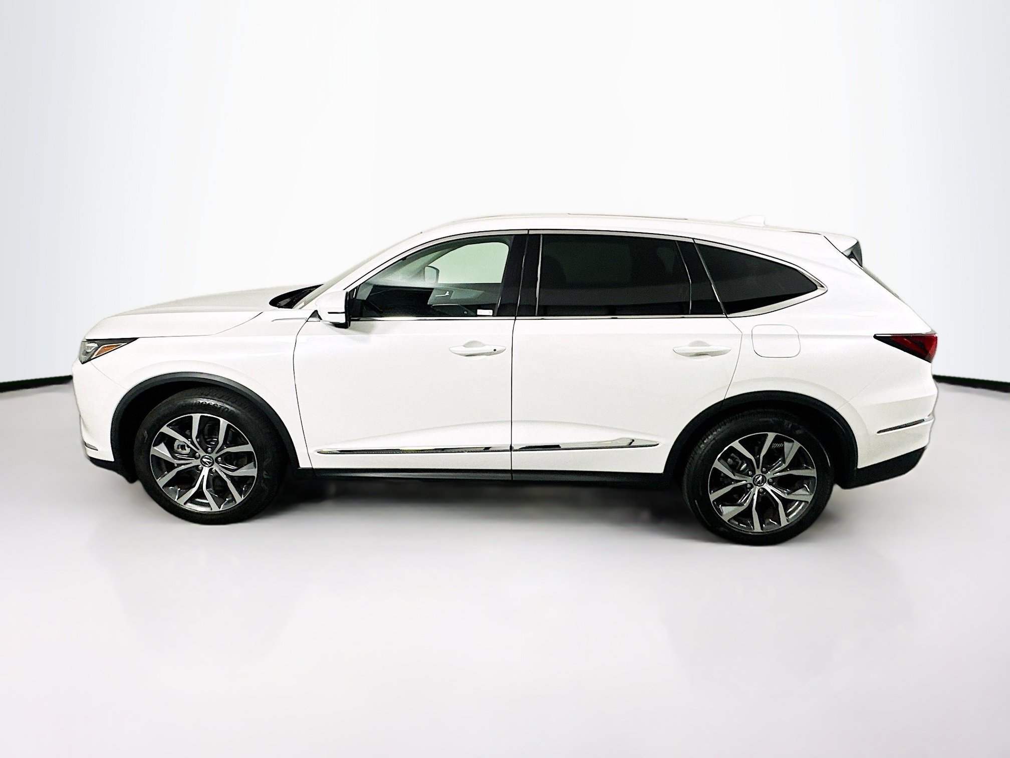 Used 2023 Acura MDX SH-AWD w/ Technology Package image 4