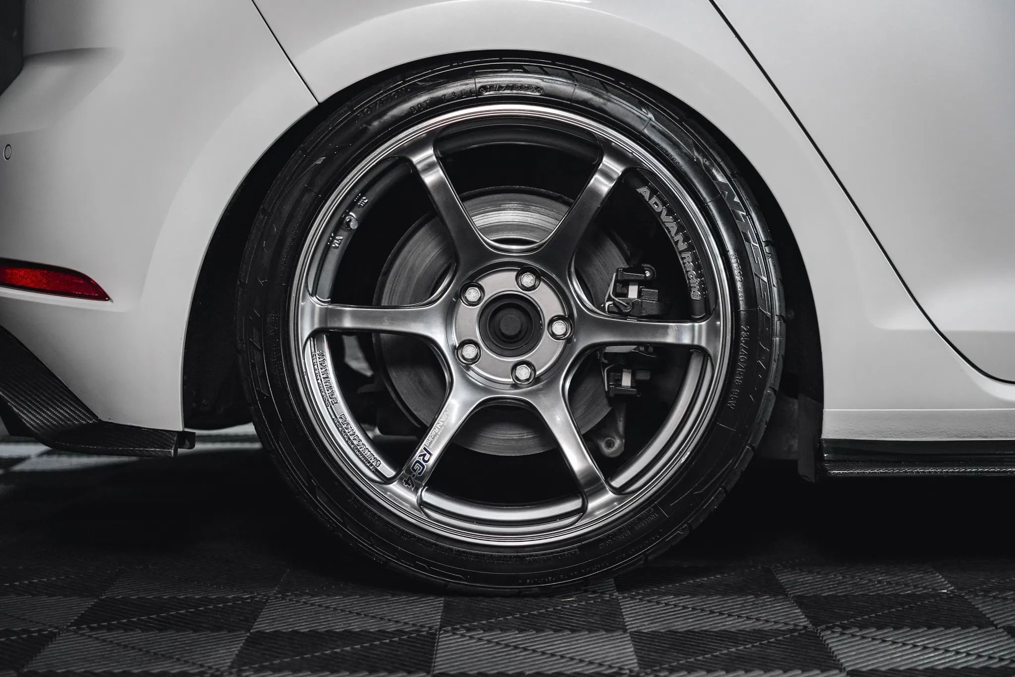 Used 2018 Volkswagen Golf R 4-Door image 19