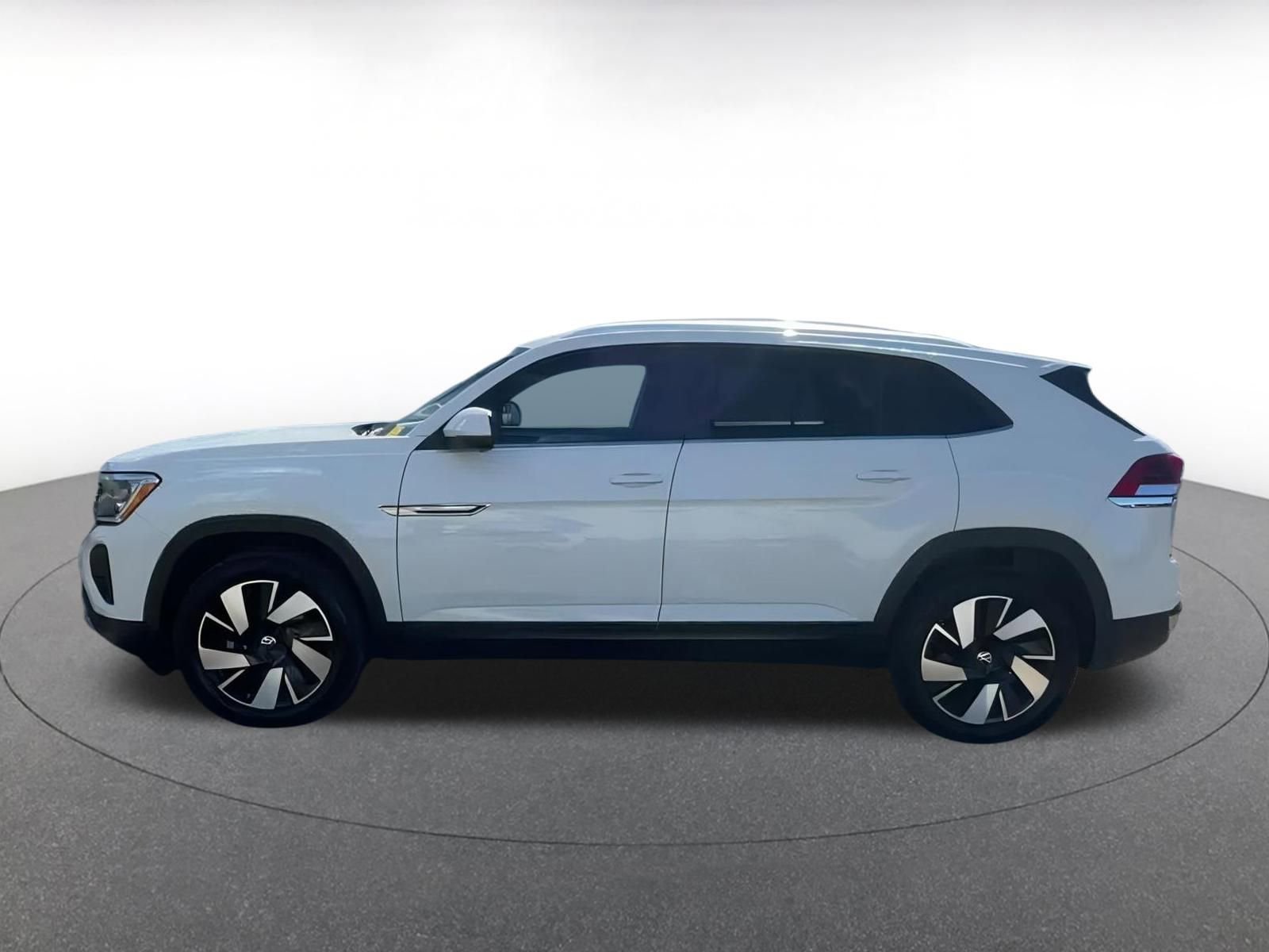 Used 2025 Volkswagen Atlas Cross Sport SE image 10
