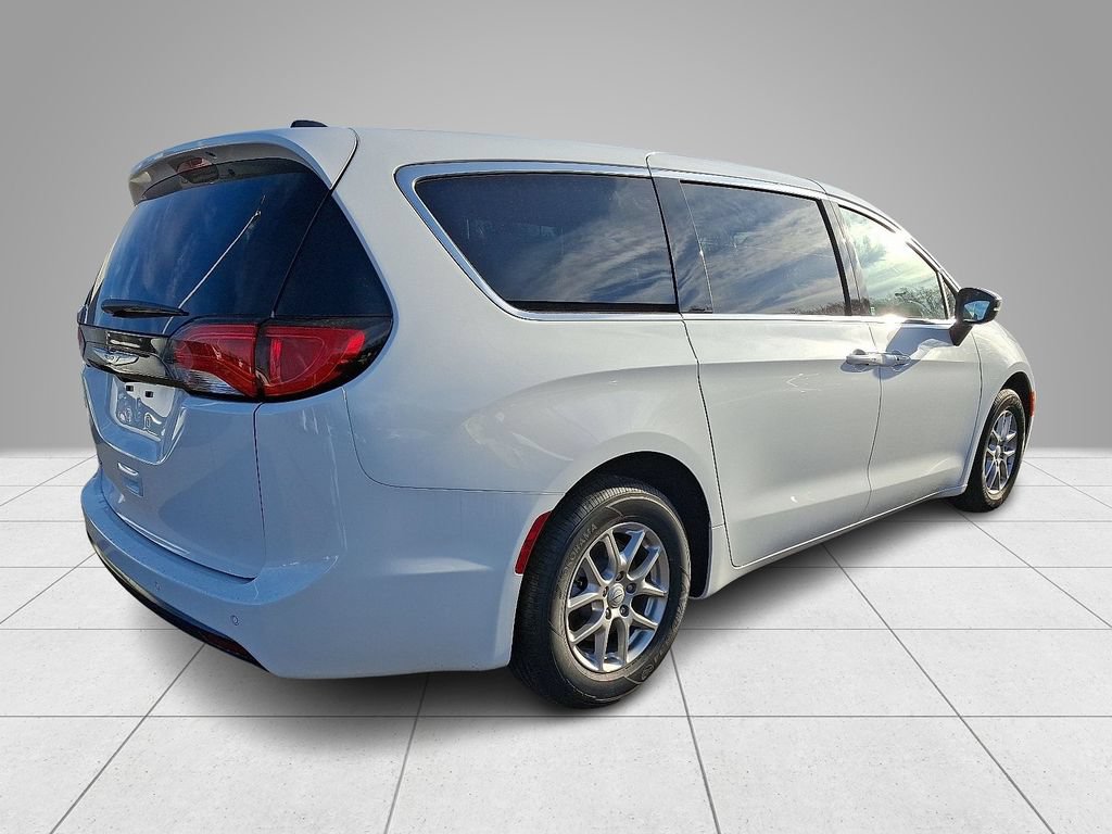 New 2026 Chrysler Voyager LX FWD image 4