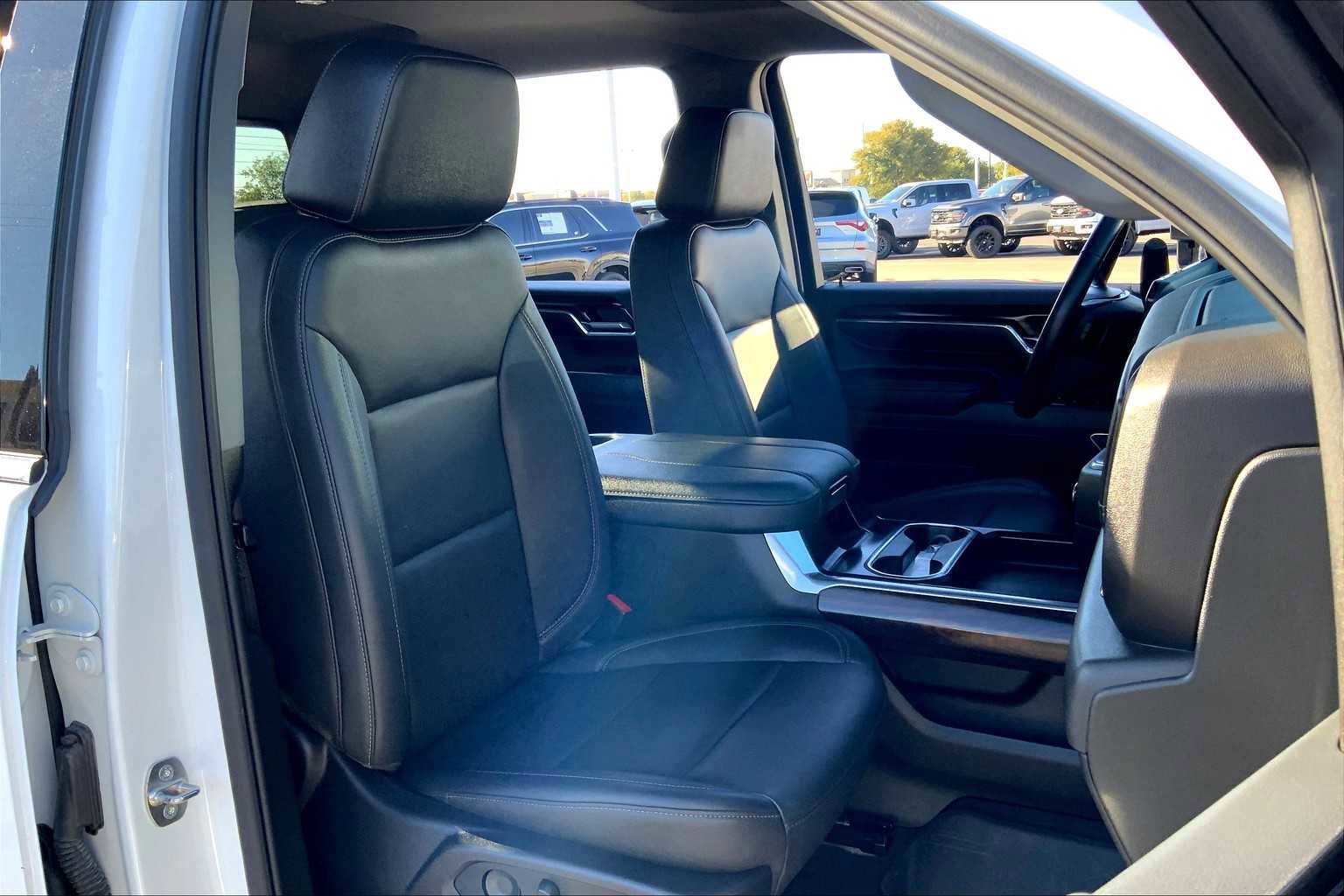 Used 2024 GMC Sierra 2500 SLT w/ SLT Premium Package image 15