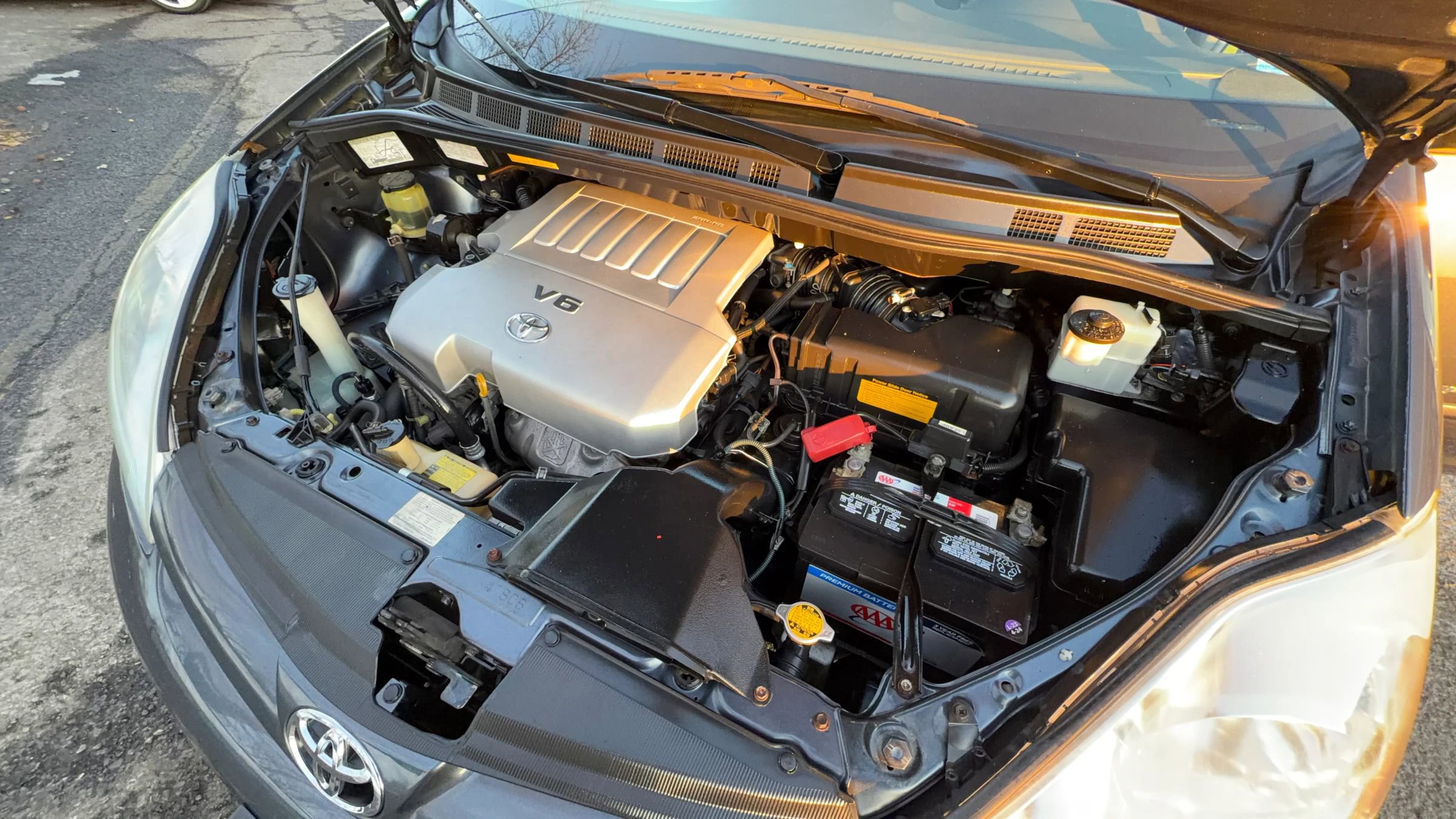 Used 2010 Toyota Sienna LE FWD image 32