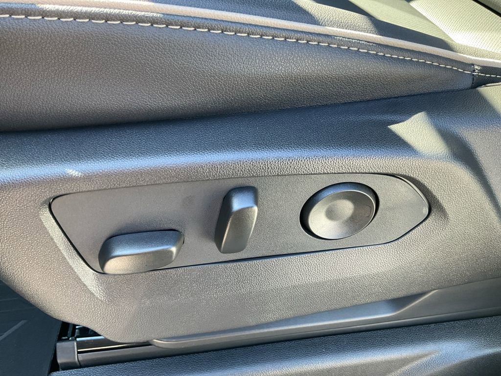 New 2026 GMC Yukon XL Elevation w/ LPO, Get Active Package image 28