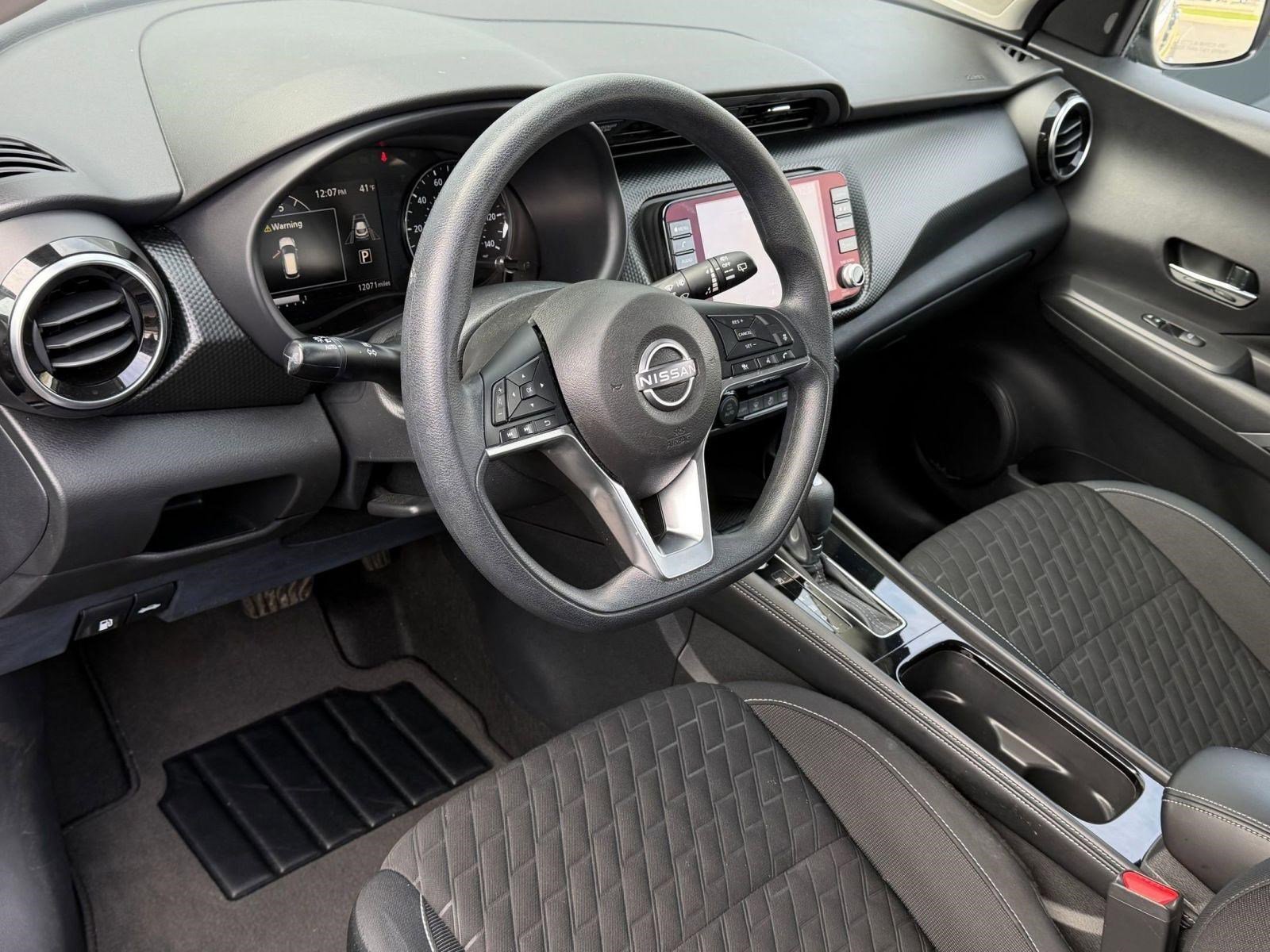 Used 2022 Nissan Kicks SV image 4