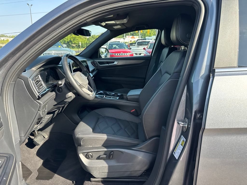 Used 2024 Volkswagen Atlas Cross Sport SE AWD/4WD image 11