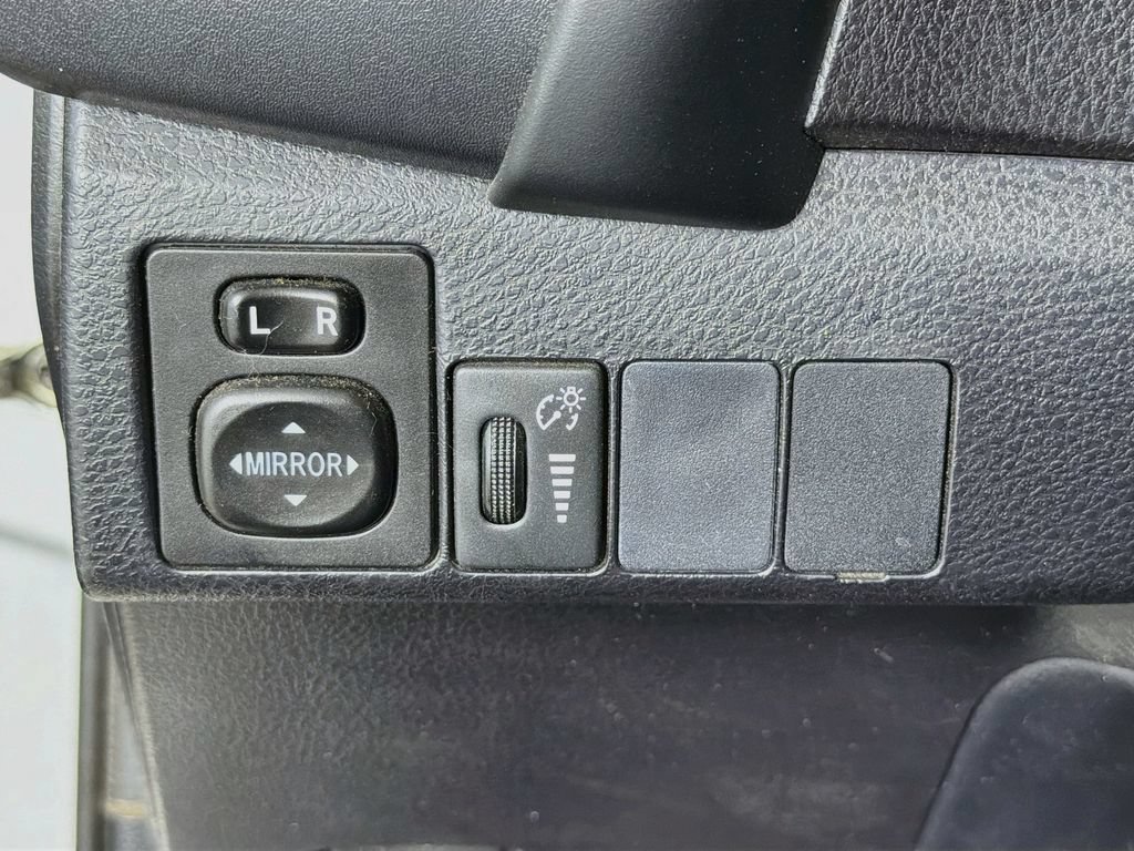 Used 2017 Toyota Corolla LE w/ Carpet Mat Package (TMS) FWD image 13