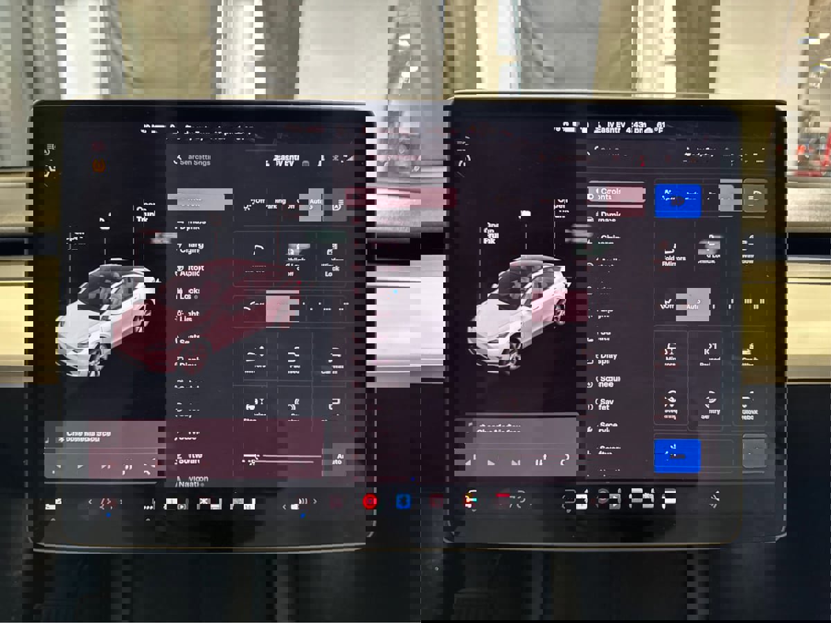 Used 2021 Tesla Model Y Long Range image 18