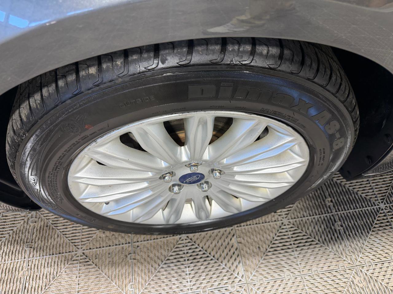 Used 2015 Ford Fusion SE FWD image 27