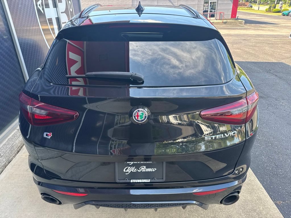 Used 2023 Alfa Romeo Stelvio Veloce AWD/4WD image 11