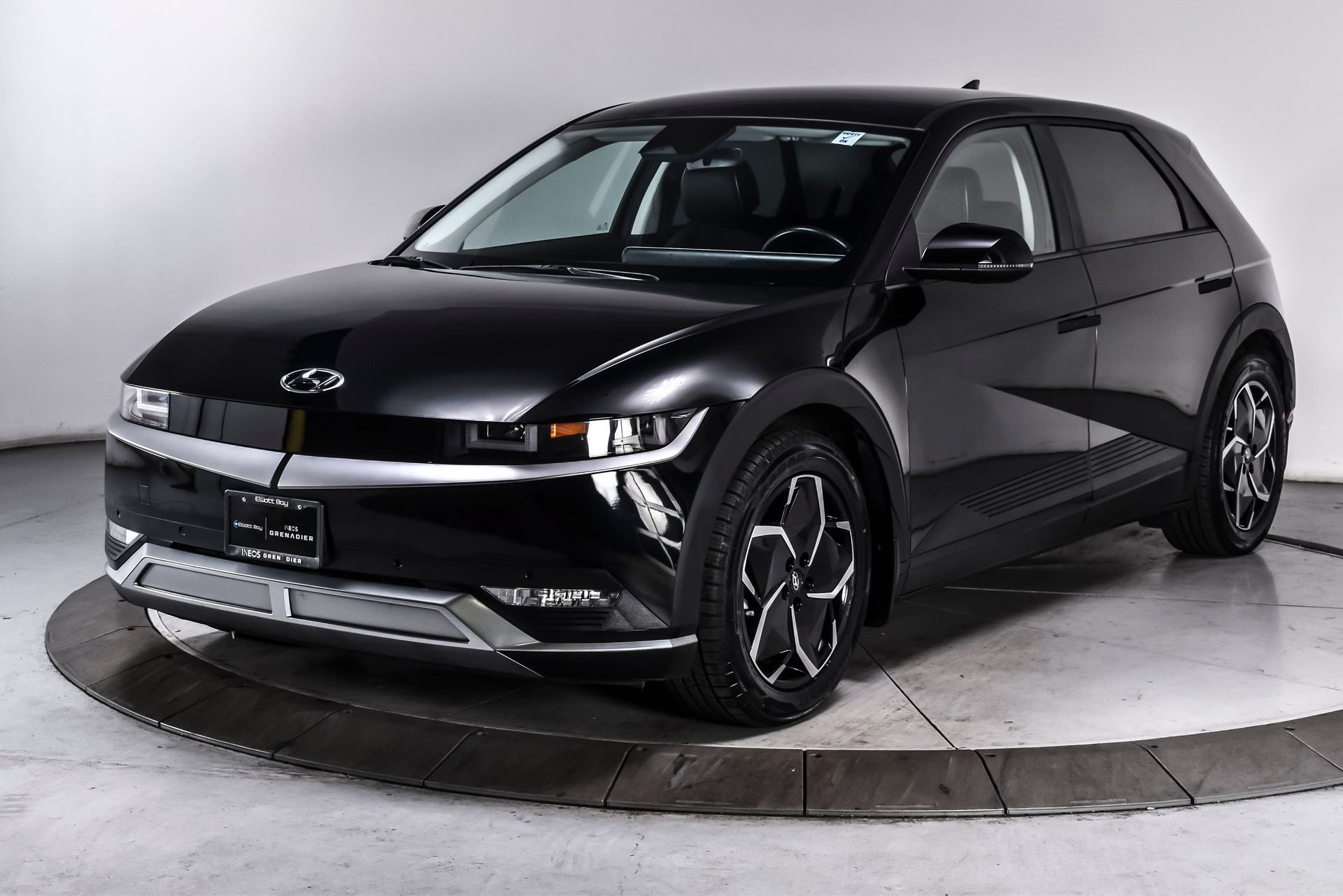 Used 2023 Hyundai Ioniq 5 SEL AWD/4WD image 2